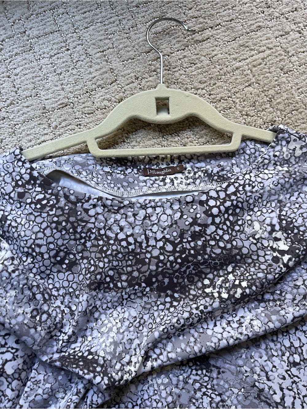 Gray Patterned Midi Dress with 3/4 Sleeves - Picture 2 of 5
